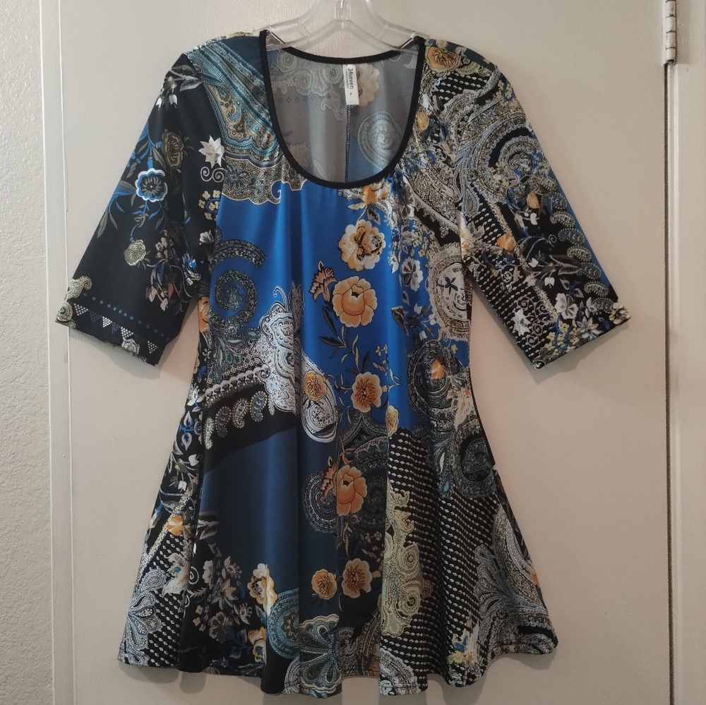 24 Seven Women's Floral Design Top Size XL
